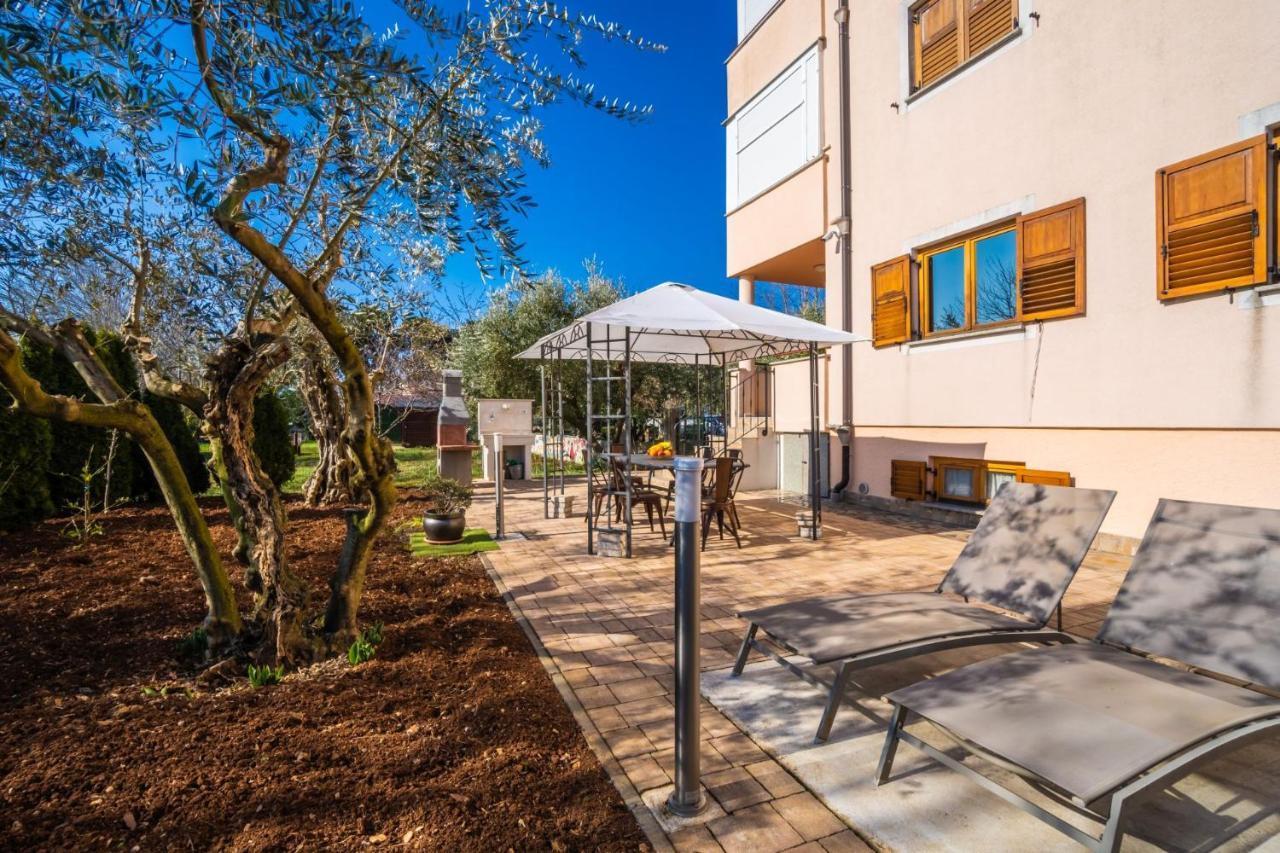 Moreri Garden Новиград Екстериор снимка