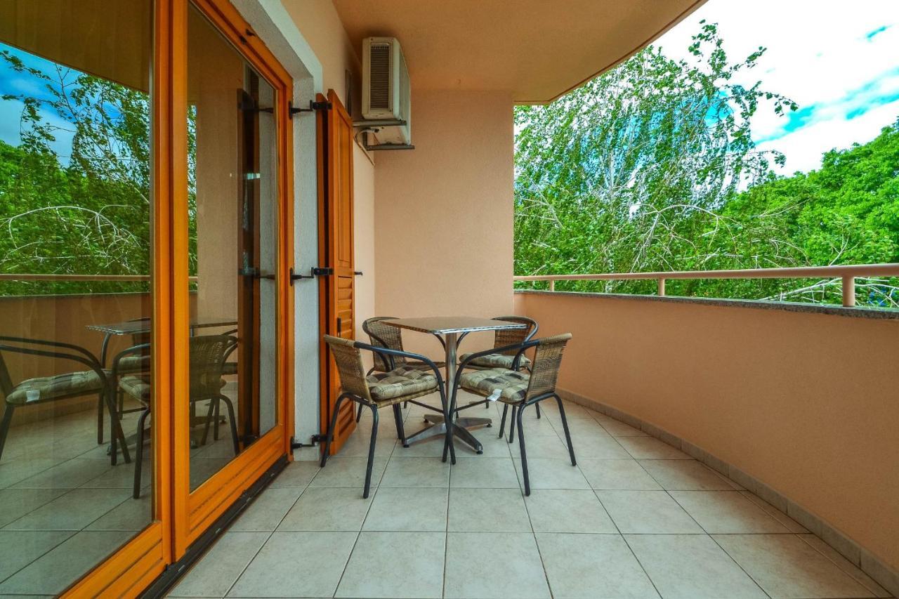 Moreri Garden Новиград Екстериор снимка